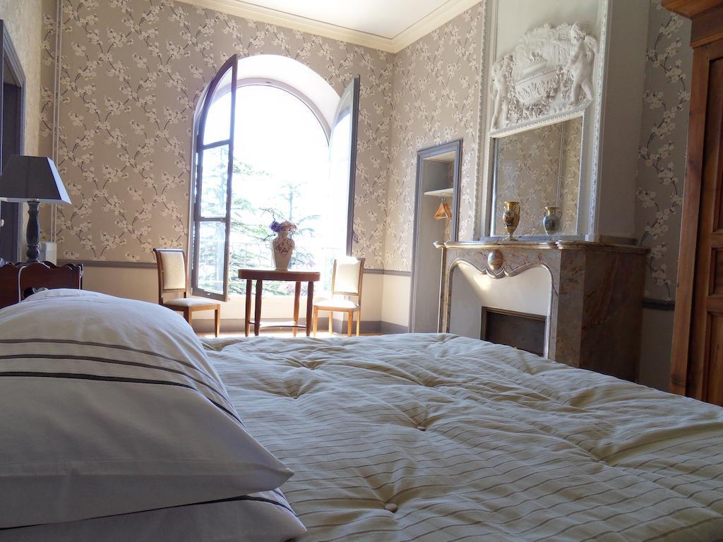 Chateau De Clermont-Saves LʼIsle-Jourdain Quarto foto