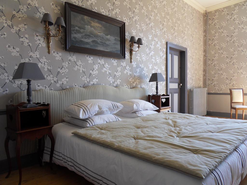 Chateau De Clermont-Saves LʼIsle-Jourdain Quarto foto