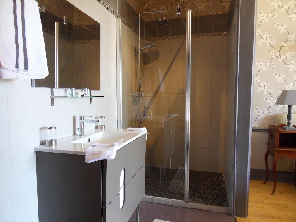 Chateau De Clermont-Saves LʼIsle-Jourdain Quarto foto