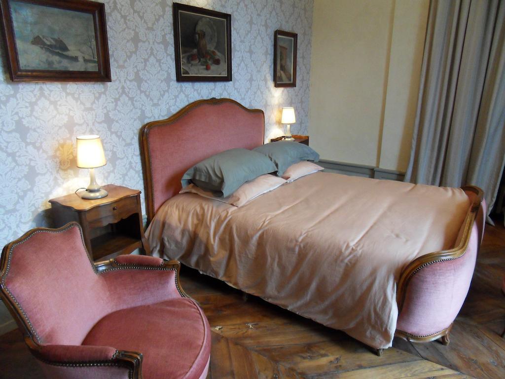 Chateau De Clermont-Saves LʼIsle-Jourdain Quarto foto