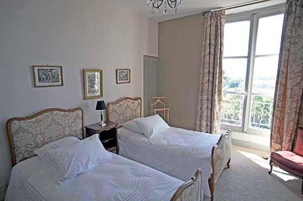 Chateau De Clermont-Saves LʼIsle-Jourdain Quarto foto