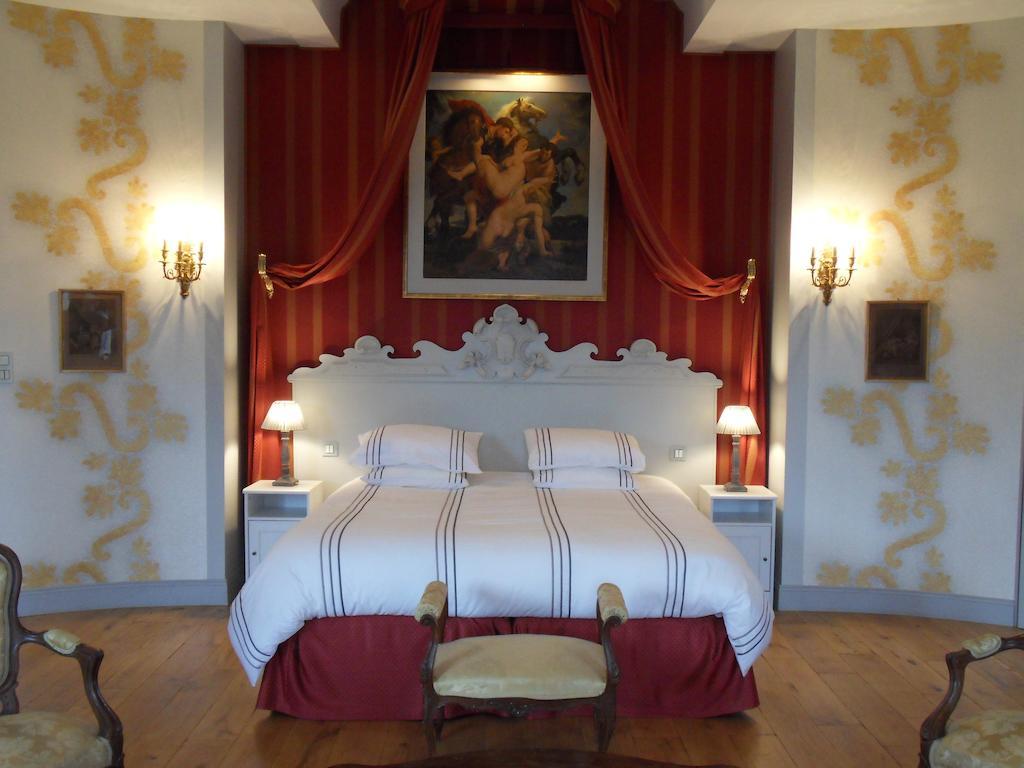 Chateau De Clermont-Saves LʼIsle-Jourdain Quarto foto