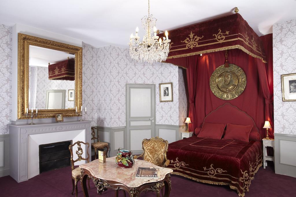 Chateau De Clermont-Saves LʼIsle-Jourdain Quarto foto